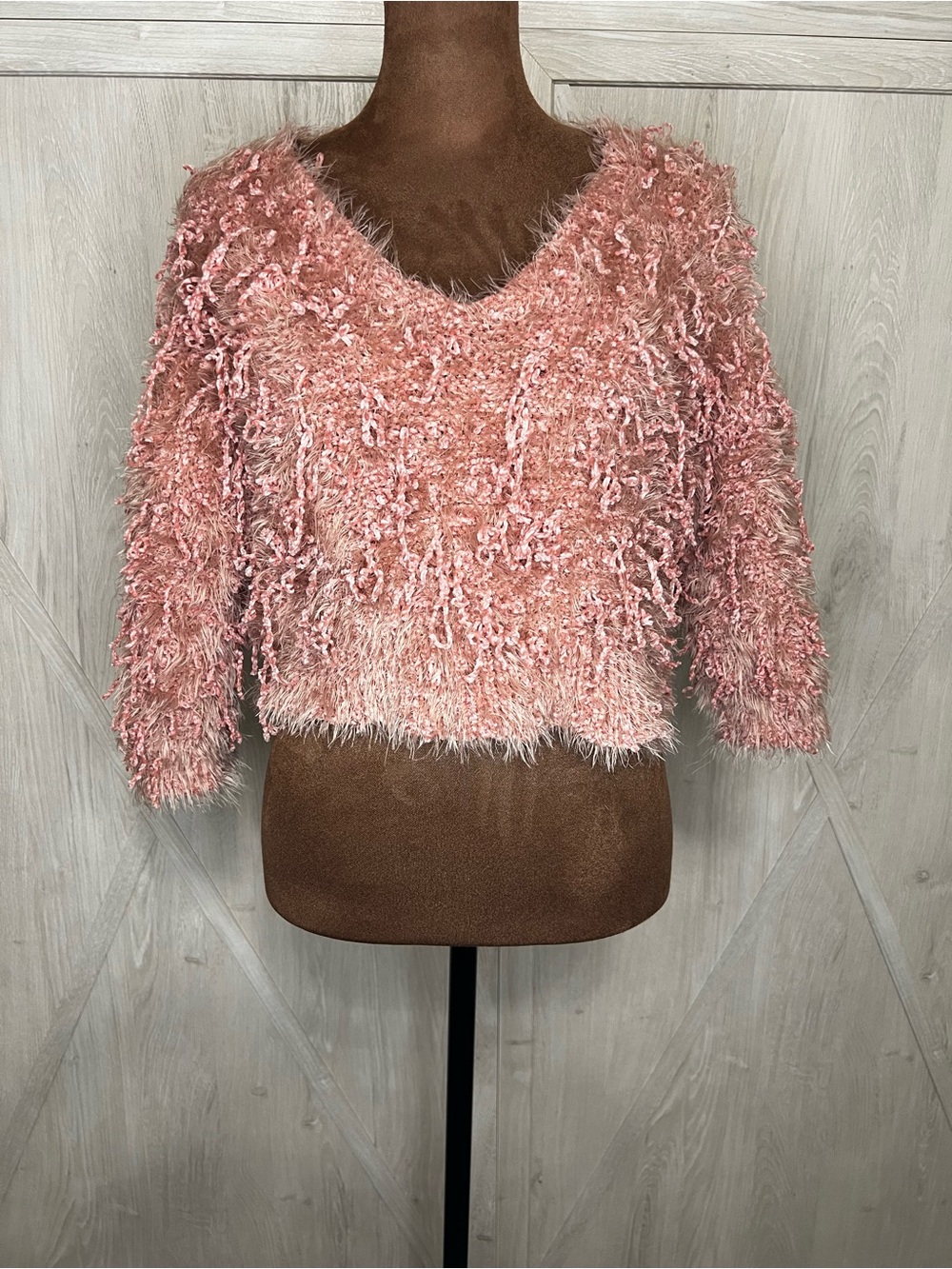 Altar'd State Pink Shaggy Eyelash Loop Knit Cropped Sweater V-Neck Size S VGUC